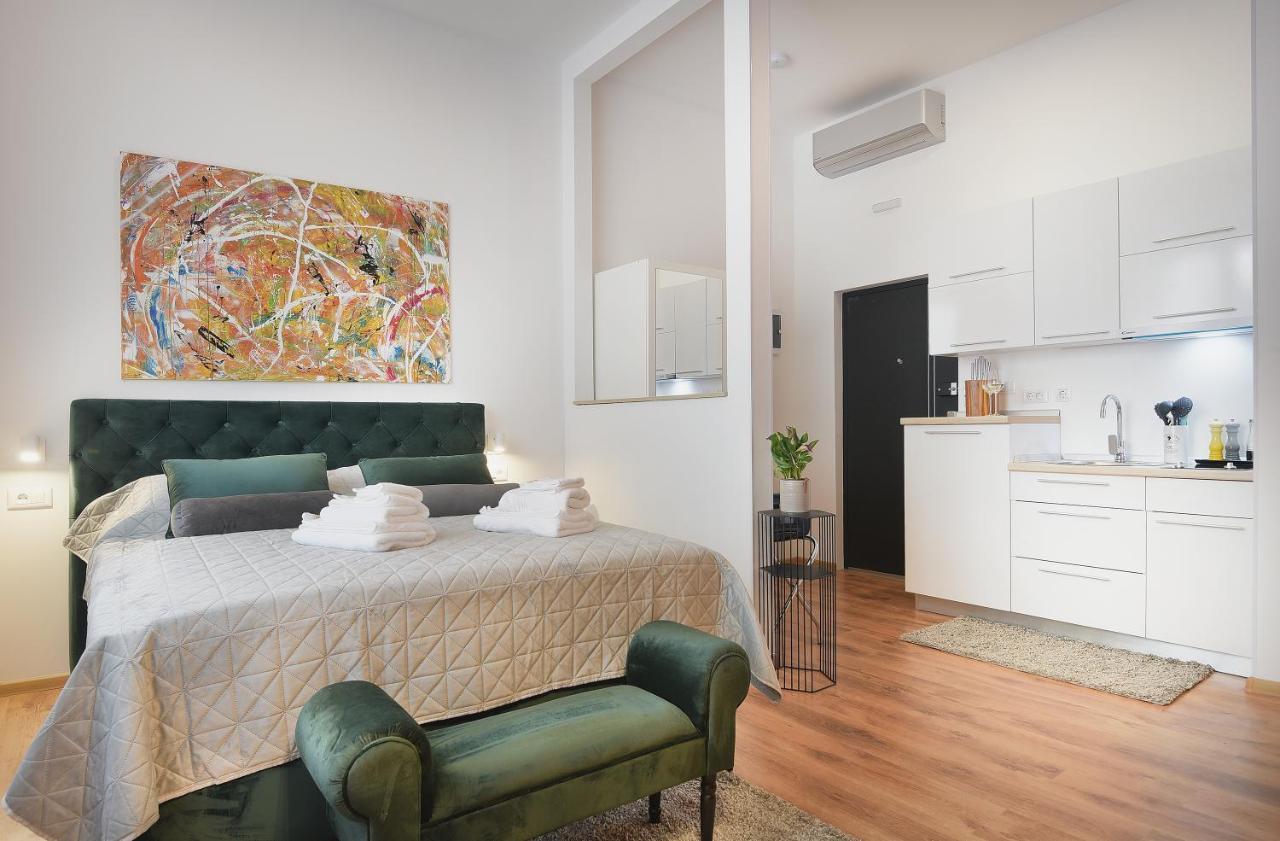 Emi Luxury Apartments Pula Exterior photo