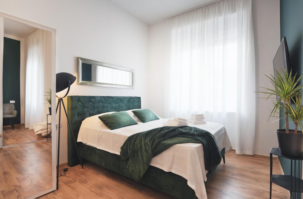 Emi Luxury Apartments Pula Exterior photo