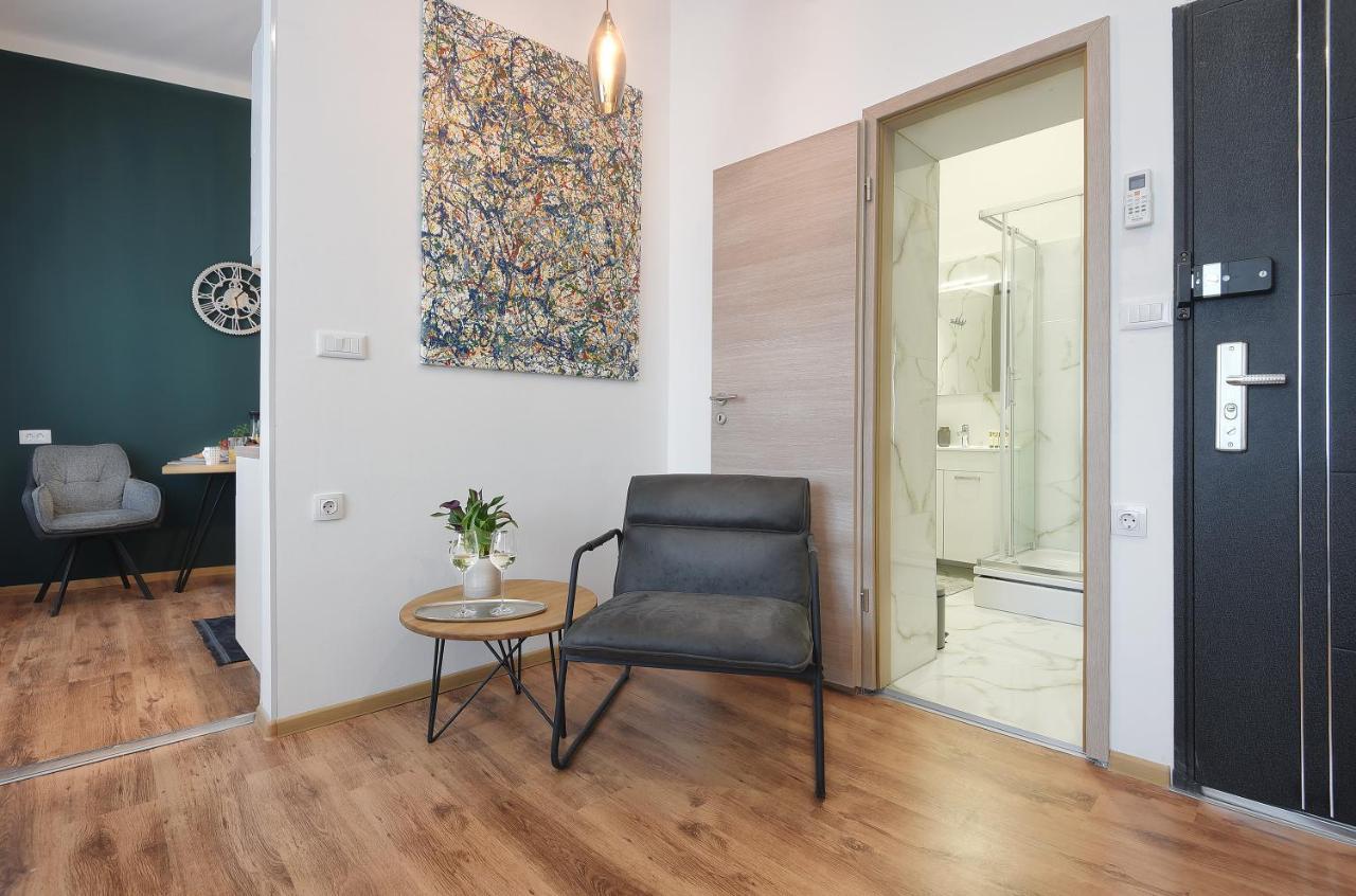 Emi Luxury Apartments Pula Exterior photo