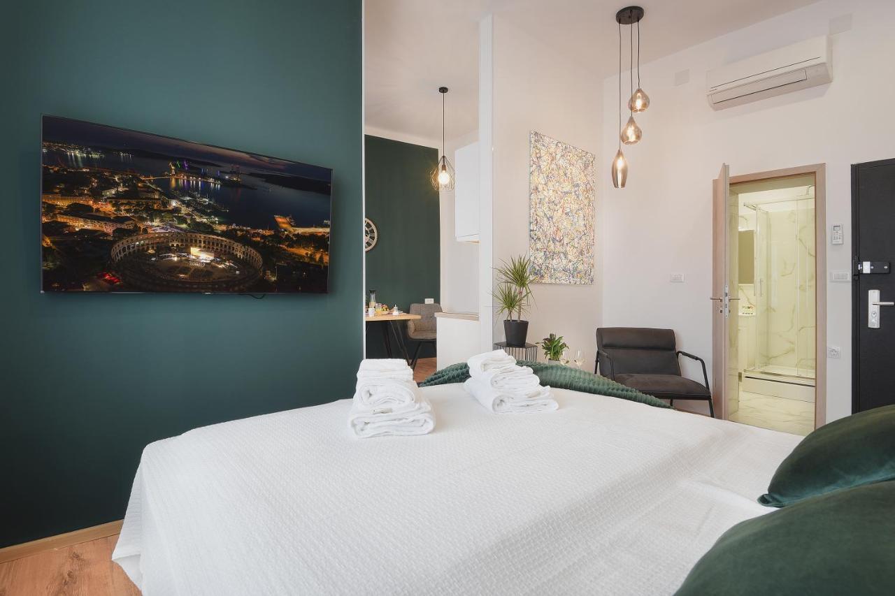 Emi Luxury Apartments Pula Exterior photo
