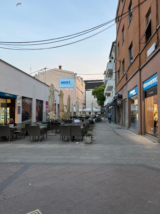 Emi Luxury Apartments Pula Exterior photo